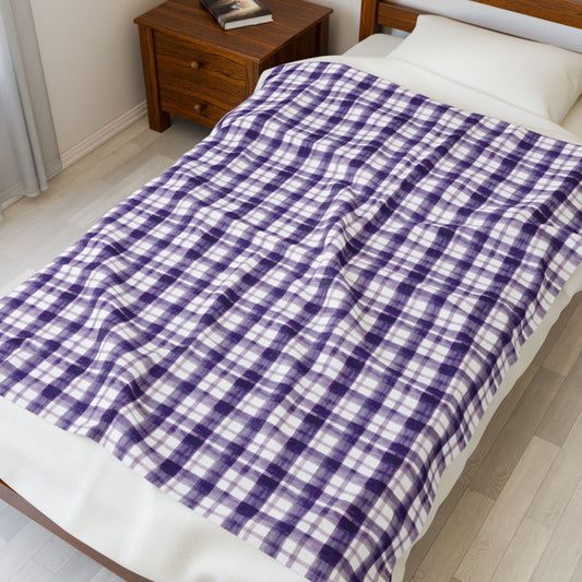 Cozy Velveteen Plush Blanket for All Seasons, Soft Throw Blanket, Snuggle Blanket for Home, Perfect for Gifts, Cozy Bed Decor, Living Room